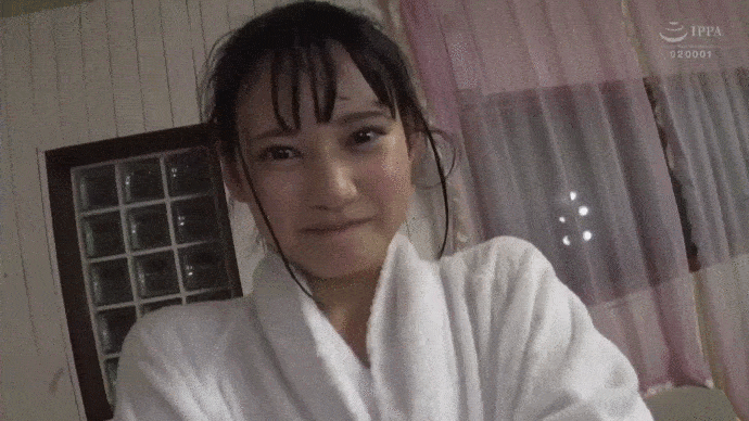 笑顔で話す八掛うみちゃん